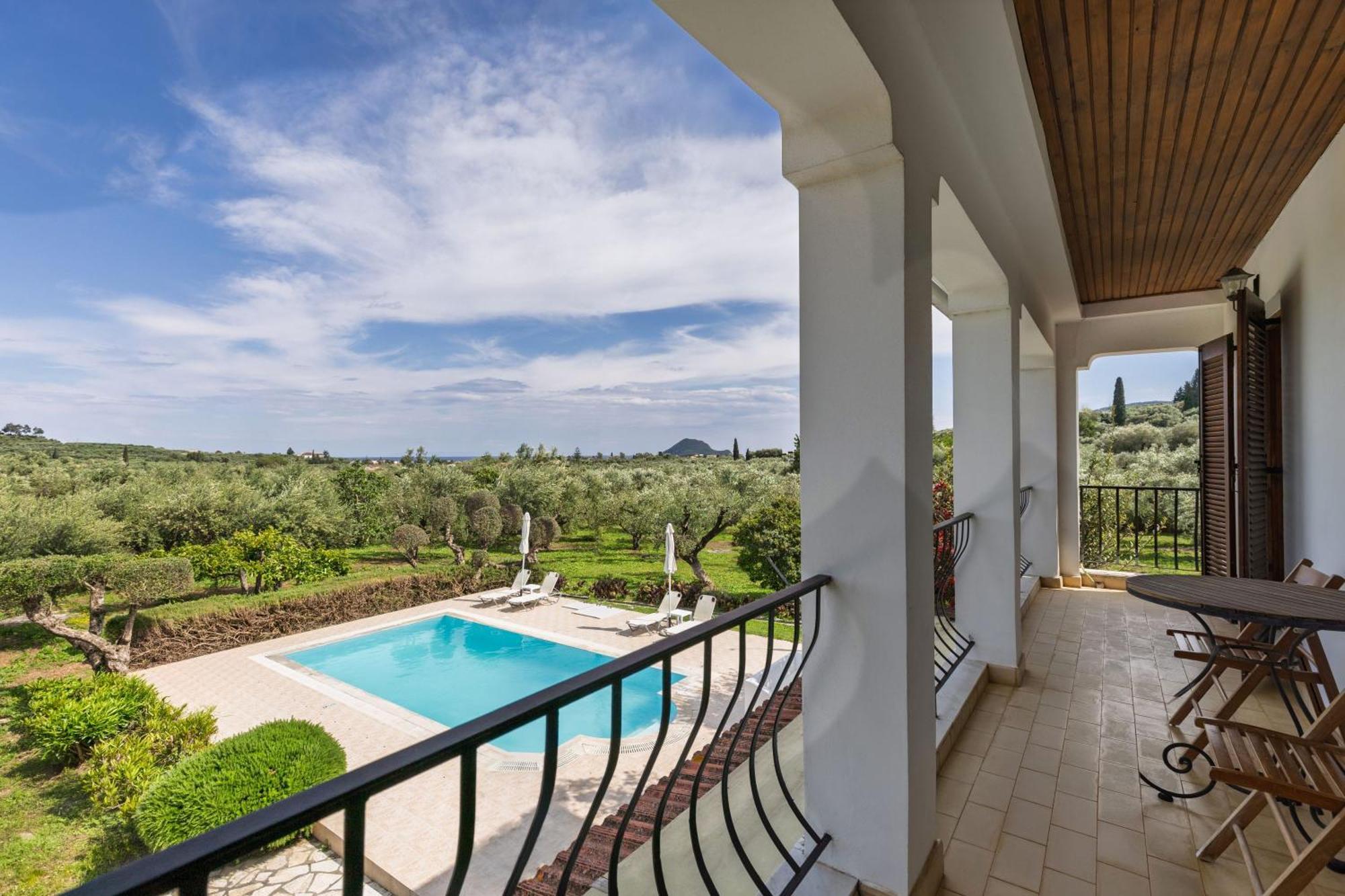 Villa Lola - 3 Bedrooms & Private Pool Lithakia  エクステリア 写真
