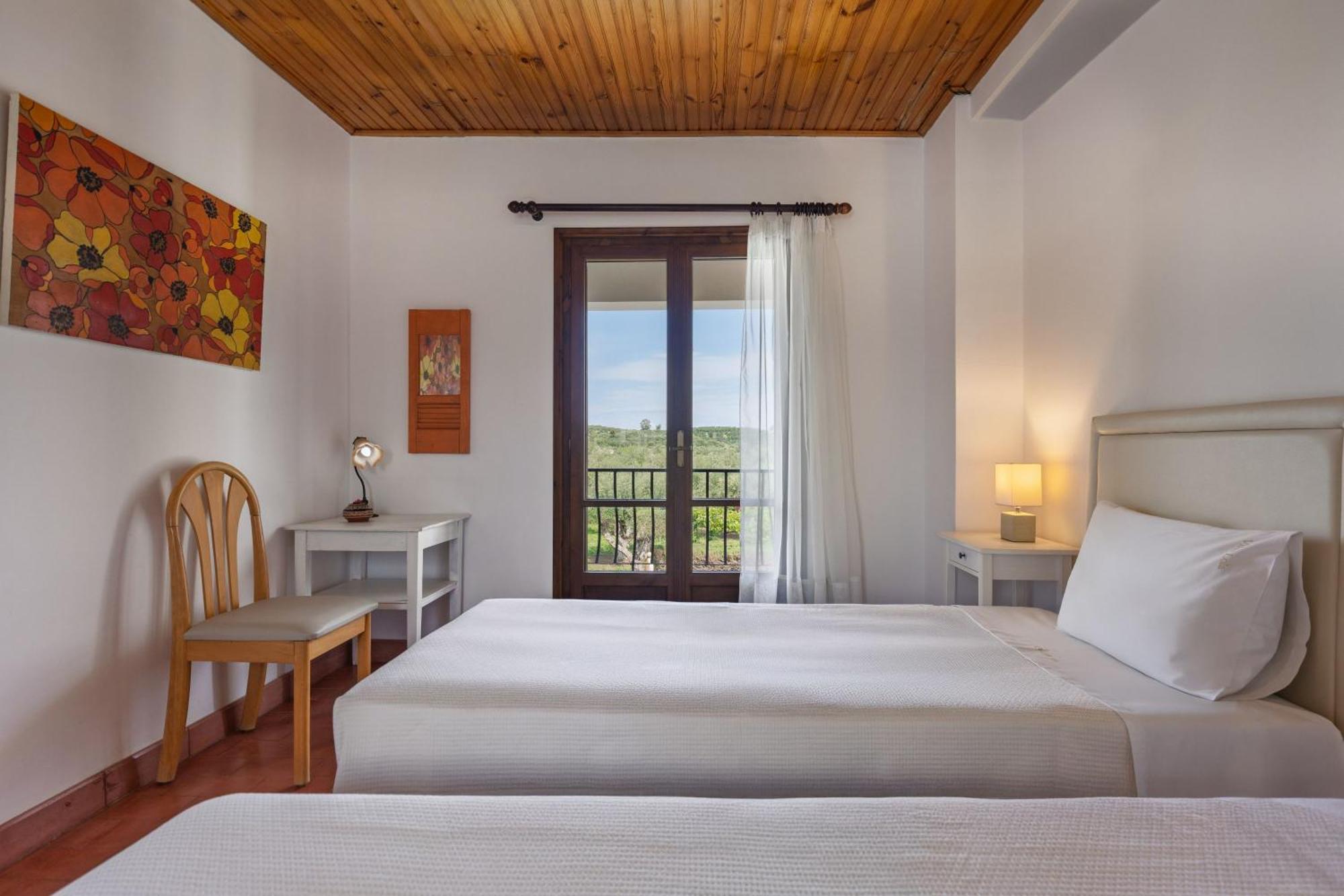 Villa Lola - 3 Bedrooms & Private Pool Lithakia  エクステリア 写真