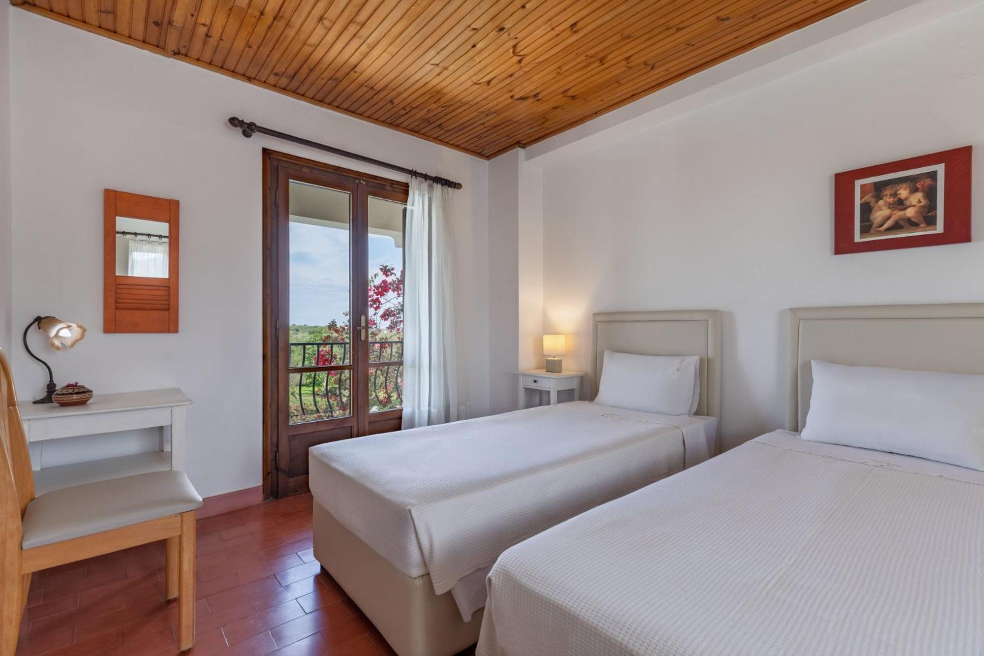 Villa Lola - 3 Bedrooms & Private Pool Lithakia  エクステリア 写真