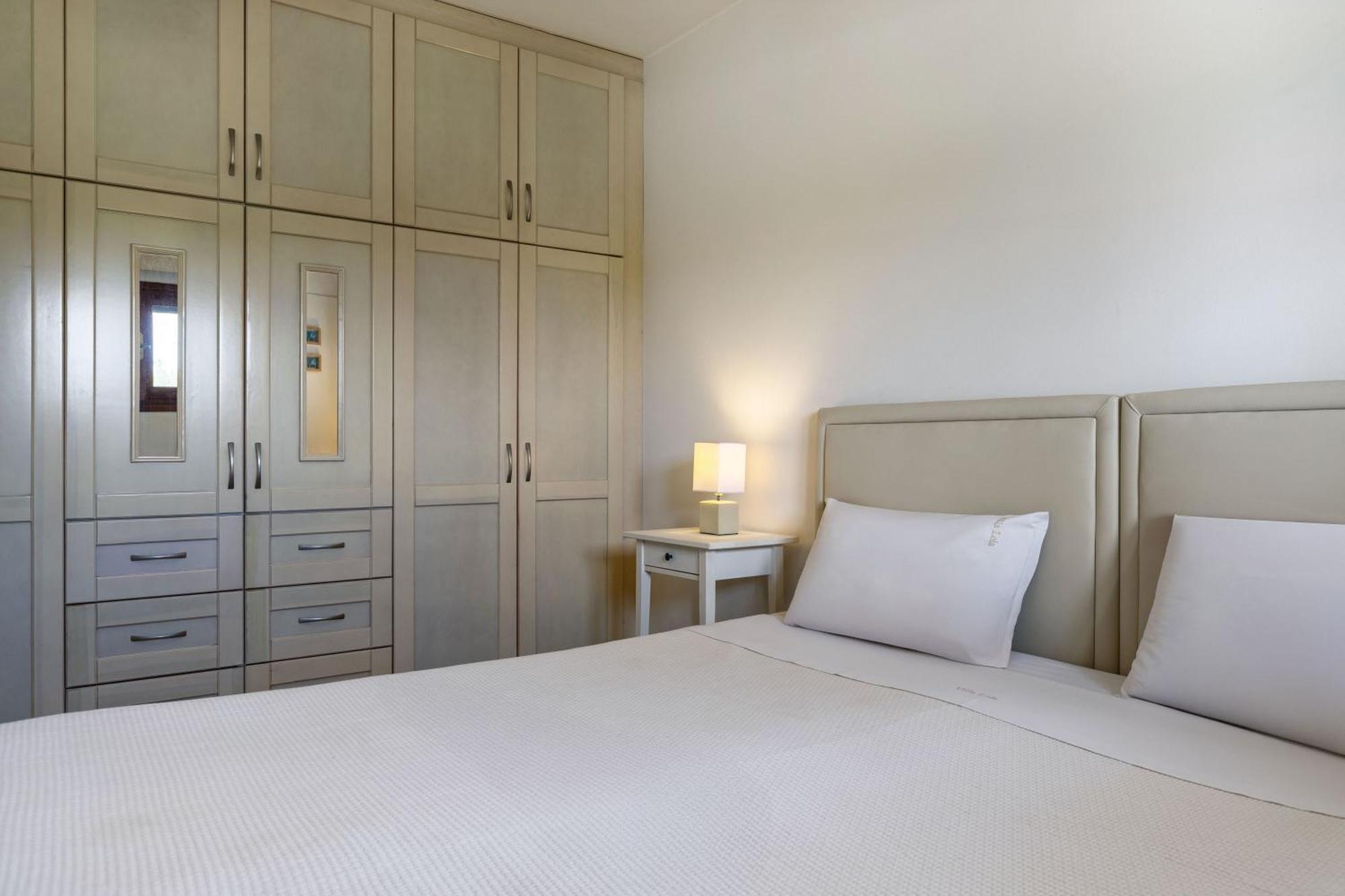 Villa Lola - 3 Bedrooms & Private Pool Lithakia  エクステリア 写真