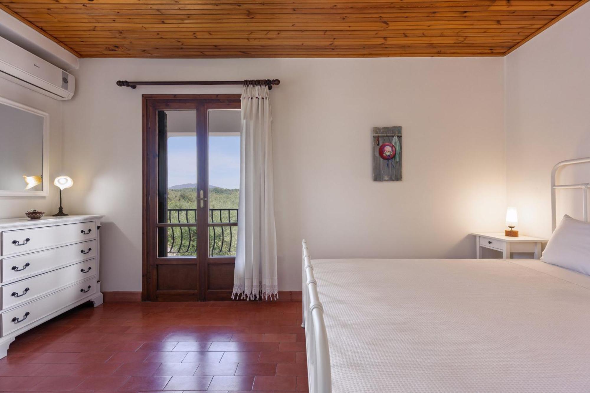 Villa Lola - 3 Bedrooms & Private Pool Lithakia  エクステリア 写真