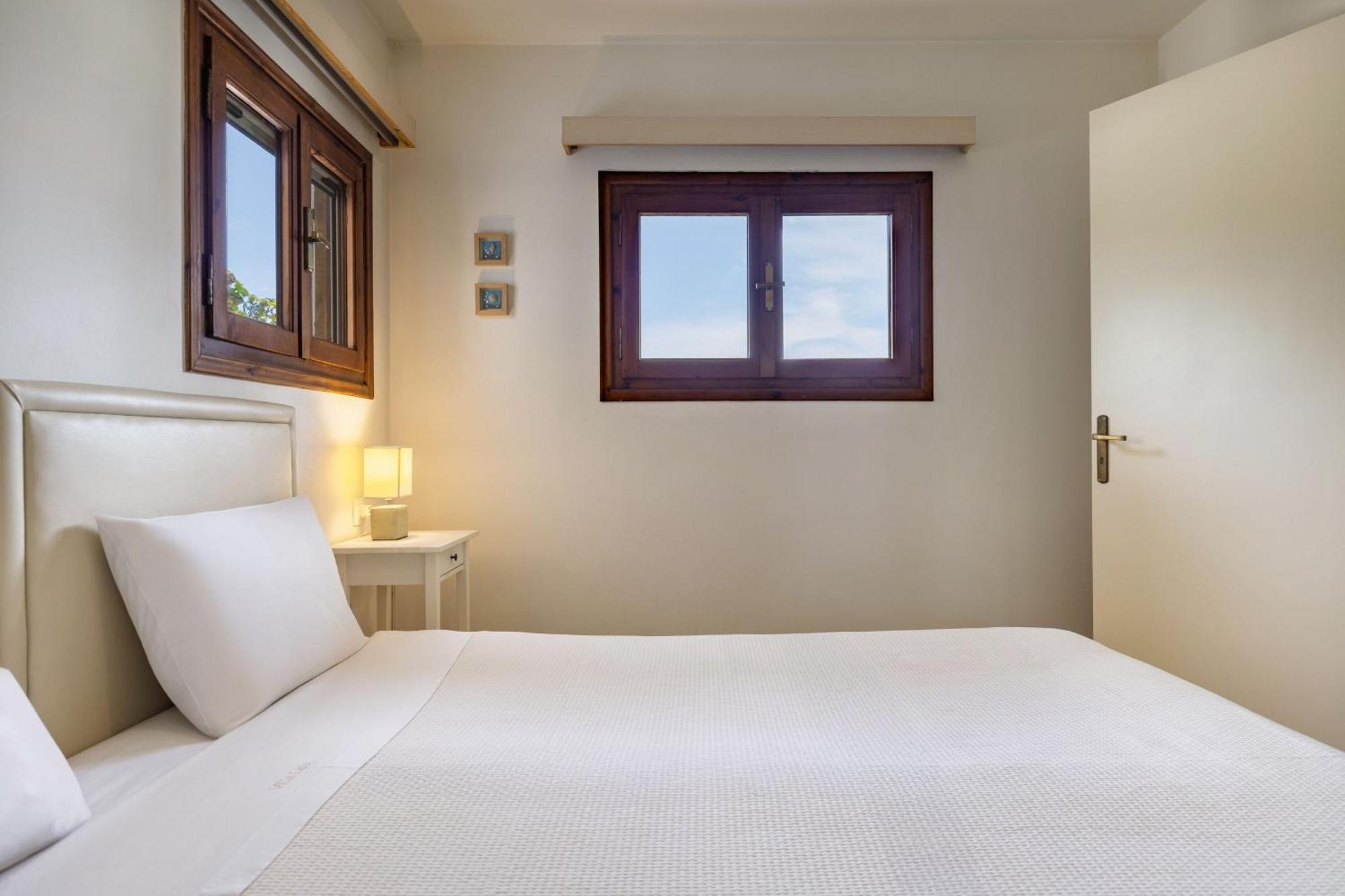 Villa Lola - 3 Bedrooms & Private Pool Lithakia  エクステリア 写真