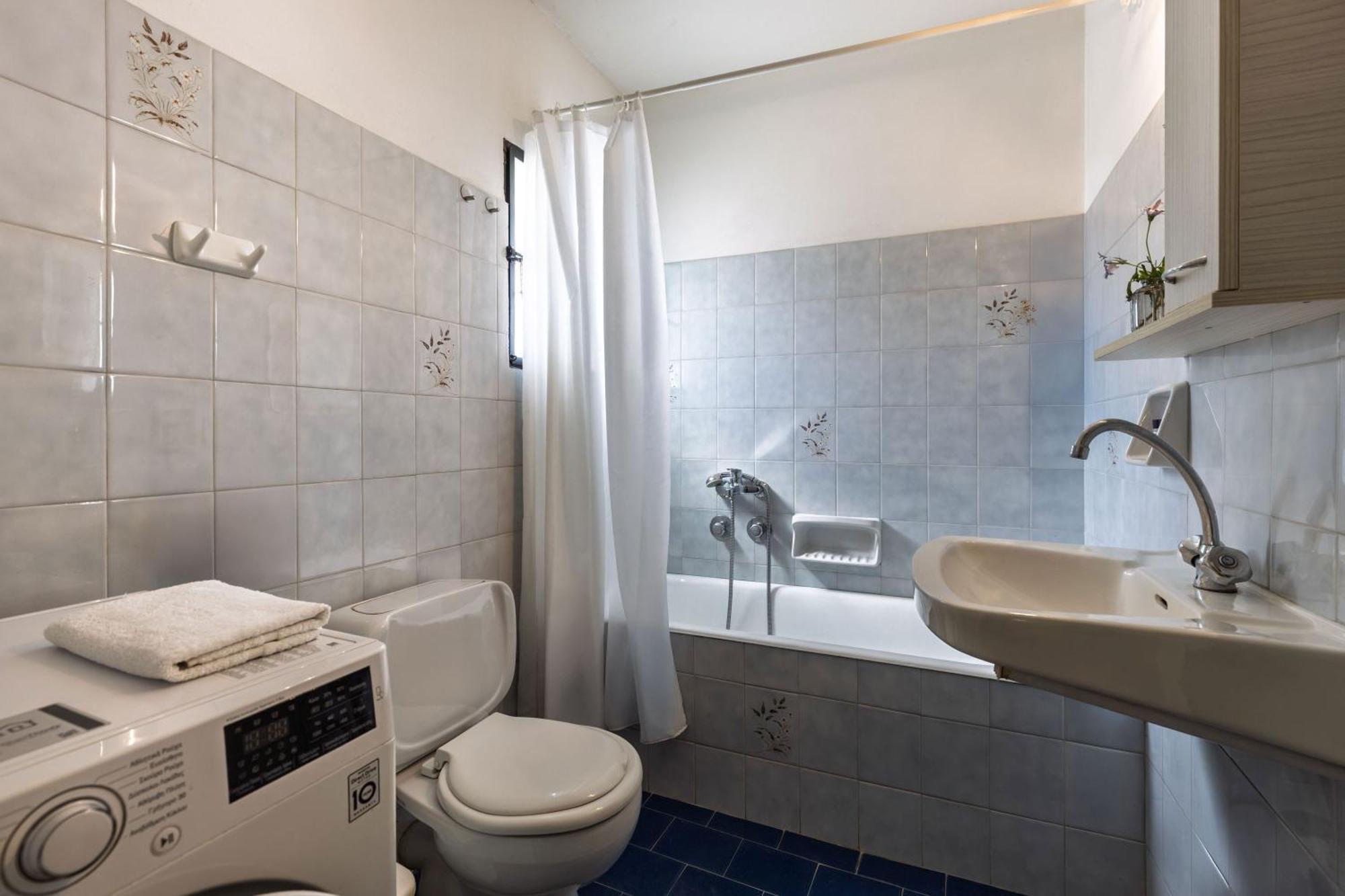 Villa Lola - 3 Bedrooms & Private Pool Lithakia  エクステリア 写真