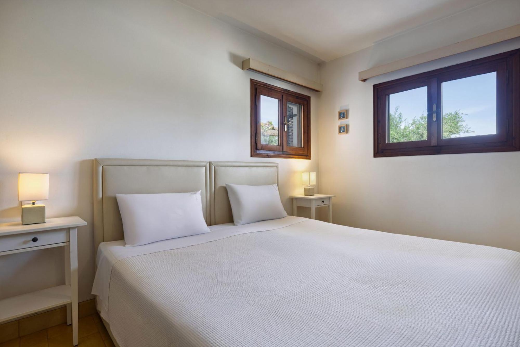 Villa Lola - 3 Bedrooms & Private Pool Lithakia  エクステリア 写真