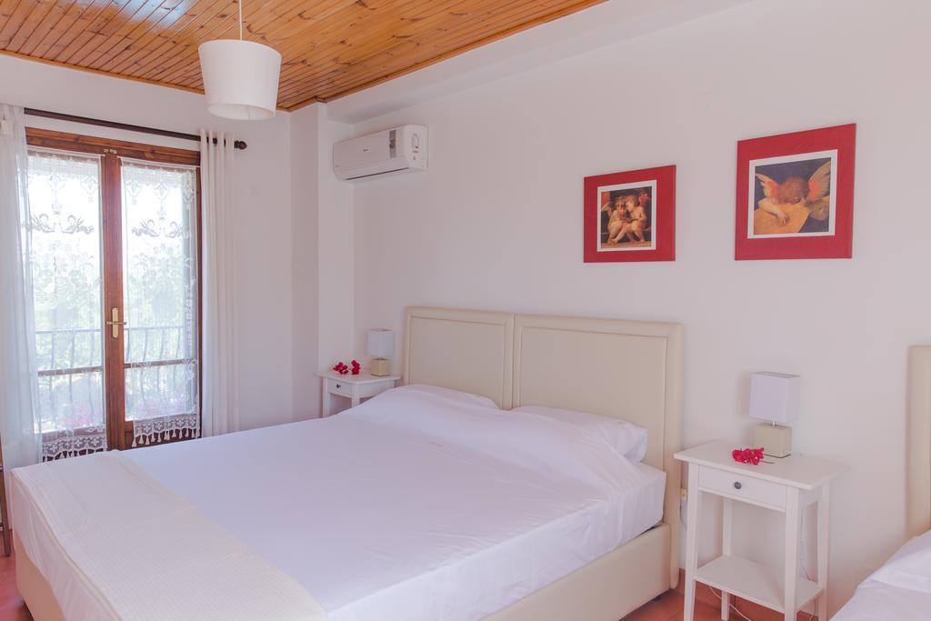 Villa Lola - 3 Bedrooms & Private Pool Lithakia  エクステリア 写真