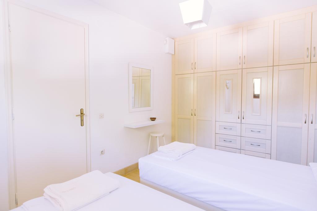Villa Lola - 3 Bedrooms & Private Pool Lithakia  エクステリア 写真