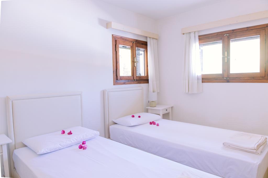 Villa Lola - 3 Bedrooms & Private Pool Lithakia  エクステリア 写真