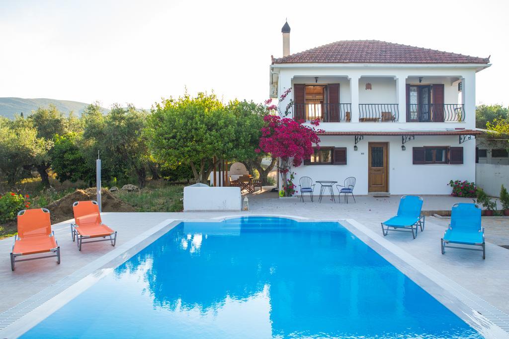 Villa Lola - 3 Bedrooms & Private Pool Lithakia  エクステリア 写真