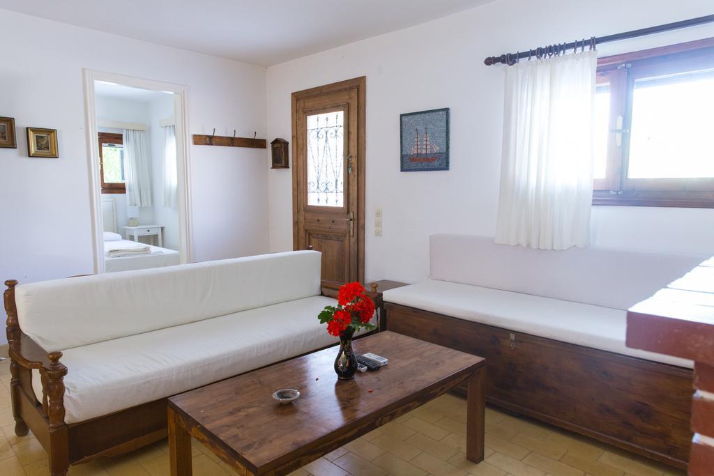 Villa Lola - 3 Bedrooms & Private Pool Lithakia  エクステリア 写真